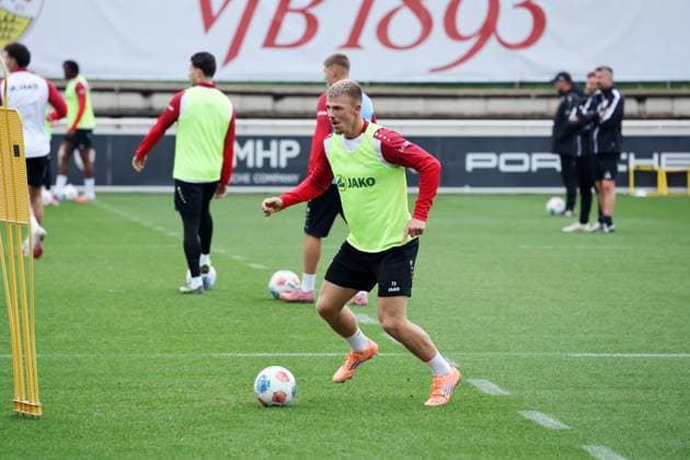 07.10.25 VfB Stuttgart Training Deutschland, Stuttgart, 07.10.2025, Fussball, Bundesliga, VfB Stuttgart Training: Finn Jeltsch.