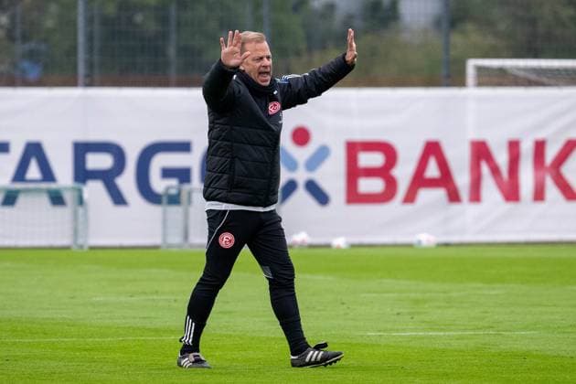 07.10.2025, Fussball: 2. Bundesliga, Saison 2025 2026, öffentliches Training, Fortuna Düsseldorf auf dem Trainingsgelände an der Merkur Spiel-Arena in Düsseldorf. Markus Anfang (Fortuna Duesseldorf, Cheftrainer) unterbricht das Training. Foto: Kirchner-Media TH