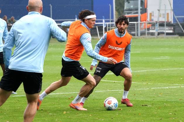 DEU, DFL, 2. FBL Hertha BSC, Training, 07.10.2025, Sportforum, Berlin, DEU, DFL, 2. FBL Hertha BSC, Training, im Bild Fabian Reese (Hertha BSC Berlin 11), Kevin Sessa (Hertha BSC Berlin 8) DFL - regulations prohibit any use of Photographs as image sequences and or quasi-video