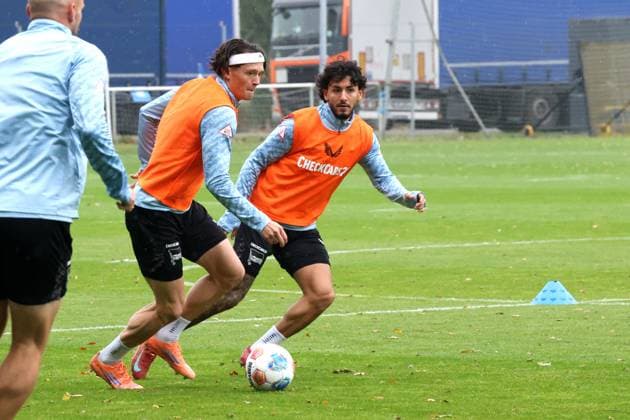 DEU, DFL, 2. FBL Hertha BSC, Training, 07.10.2025, Sportforum, Berlin, DEU, DFL, 2. FBL Hertha BSC, Training, im Bild Fabian Reese (Hertha BSC Berlin 11), Kevin Sessa (Hertha BSC Berlin 8) DFL - regulations prohibit any use of Photographs as image sequences and or quasi-video