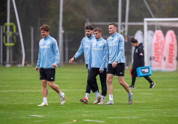 Fussball, Herren, Saison 2025 26, 2. Bundesliga, Hertha BSC, Training, v.l. Sebastian Grönning (Hertha BSC), Agustin Rogel (Hertha BSC), Michael Cuisance (Hertha BSC), Niklas Kolbe (Hertha BSC), 07.10. 2025,