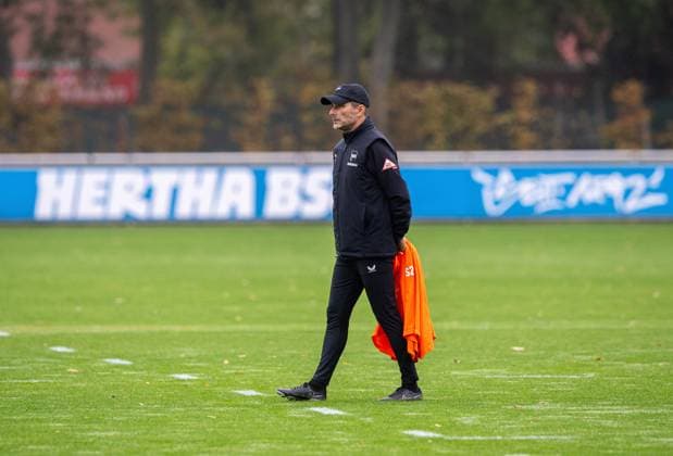 Fussball, Herren, Saison 2025 26, 2. Bundesliga, Hertha BSC, Training, Trainer Stefan Leitl (Hertha BSC), 07.10. 2025,