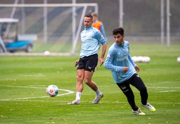 Fussball, Herren, Saison 2025 26, 2. Bundesliga, Hertha BSC, Training, v.l. Paul Seguin (Hertha BSC), Yunus Ünal (Hertha BSC), 07.10. 2025,