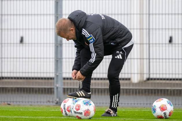 07.10.2025, Fussball: 2. Bundesliga, Saison 2025 2026, öffentliches Training, Fortuna Düsseldorf auf dem Trainingsgelände an der Merkur Spiel-Arena in Düsseldorf. Markus Anfang (Fortuna Duesseldorf, Cheftrainer) auf dem Trainingsplatz. Foto: Kirchner-Media TH