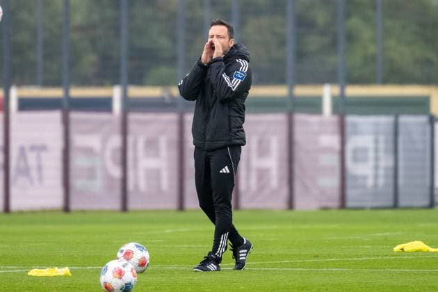 07.10.2025, Fussball: 2. Bundesliga, Saison 2025 2026, öffentliches Training, Fortuna Düsseldorf auf dem Trainingsgelände an der Merkur Spiel-Arena in Düsseldorf. Florian Junge (Fortuna Duesseldorf, Co-Trainer) gibt lautstark Anweisungen. Foto: Kirchner-Media TH