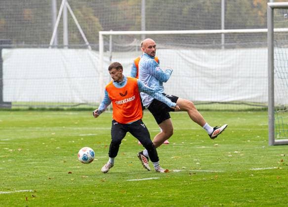 Fussball, Herren, Saison 2025 26, 2. Bundesliga, Hertha BSC, Training, v.l. Michael Cuisance (Hertha BSC), Toni Leistner (Hertha BSC), 07.10. 2025,