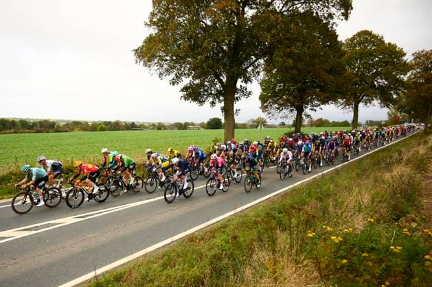 Binche Chimay Binche 2025 Cycling Race BINCHE, BELGIUM - OCTOBER 07 : Illustrative picture showing the peloton during the 37th edition of Binche Chimay Binche an UCI Class 1.1 one day cycling road race for Men Elite of 203.2 km with start in Binche and finish in Binche on October 7, 2025 in Binche, Belgium, 07 10 2025 ( Motordriver Stephan Boone - Binche Belgium  Copyright: xGvgx