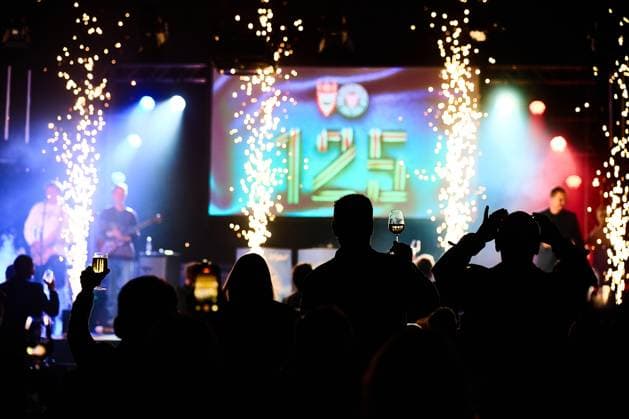 06.10.2025 - 07.102025, 125 Jahre KSV Holstein, Jubiläumsfeier, Geburtstag, Fußball und andere Sportarten, Saison 2025 2026, Holstein Kiel 125 Jahre Holstein Kiel, Feier, Null Uhr, Feuerwerk Kiel, Hebbel Schule Holstein-Stadion Schleswig-Holstein Deutschland