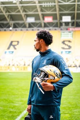 Monarchs Wide Receiver Tyler Hudson standing in Rudolf-Harbig-Stadion Erima GFL Bowl 2025, press conference, PK, Pressekonferenz Potsdam Royals vs Dresden Monarchs Copyright: xFootxBowl PatrickxKlixx