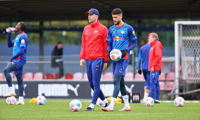 RB Leipzig - Training Bundesliga Leipzig, 07.10.2025, RB Leipzig Trainingszentrum,Fußball Bundesliga , RB Leipzig - Training. , Im Bild v.l.: Trainer Ole Werner (RB Leipzig) und Romulo (40, RB Leipzig) ,