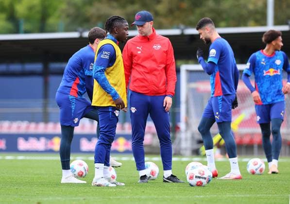 RB Leipzig - Training Bundesliga Leipzig, 07.10.2025, RB Leipzig Trainingszentrum,Fußball Bundesliga , RB Leipzig - Training. , Im Bild v.l.: Andrija Maksimovic, Johan Bakayoko, Trainer Ole Werner (RB Leipzig), Romulo und Tidiam Gomis ,