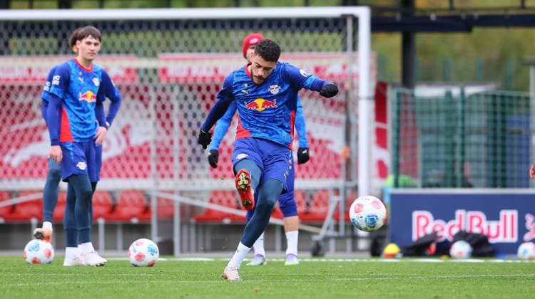 RB Leipzig - Training Bundesliga Leipzig, 07.10.2025, RB Leipzig Trainingszentrum,Fußball Bundesliga , RB Leipzig - Training. , Im Bild: Romulo (40, RB Leipzig) am Ball ,