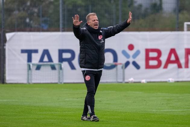 07.10.2025, Fussball: 2. Bundesliga, Saison 2025 2026, öffentliches Training, Fortuna Düsseldorf auf dem Trainingsgelände an der Merkur Spiel-Arena in Düsseldorf. Markus Anfang (Fortuna Duesseldorf, Cheftrainer) unterbricht die Uebung. Foto: Kirchner-Media TH