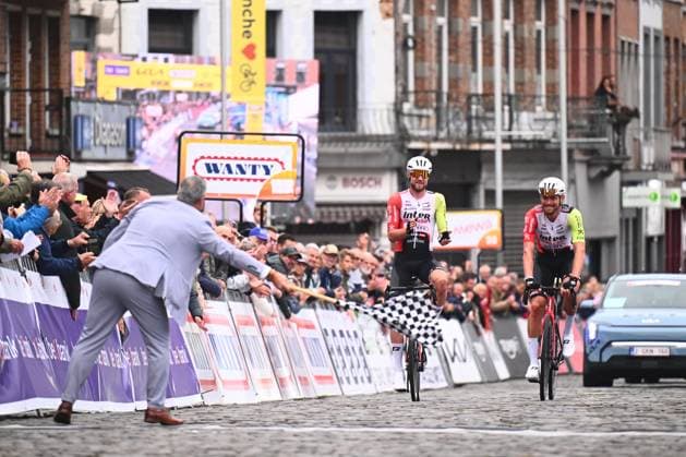 Binche Chimay Binche 2025 Cycling Race BINCHE, BELGIUM - OCTOBER 07 : Laurent Devin waving finish flag at Petit Adrien (FRA) of Intermarche - Wanty during the 37th edition of Binche Chimay Binche an UCI Class 1.1 one day cycling road race for Men Elite of 203.2 km with start in Binche and finish in Binche on October 7, 2025 in Binche, Belgium, 07 10 2025 ( Motordriver Stephan Boone - Binche Belgium  Copyright: xGvgx