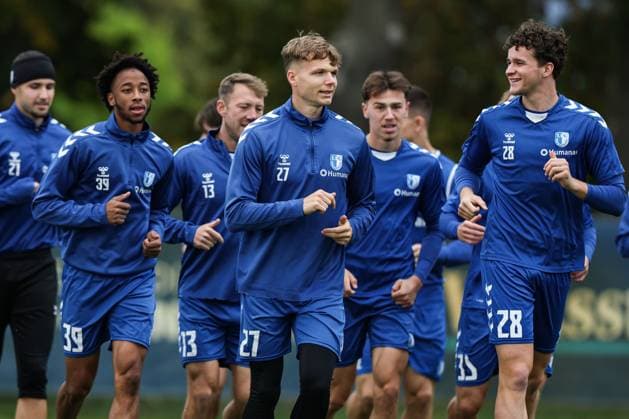 v.l. Kandet Diawara (1. FC Magdeburg,39), Philipp Hercher (1. FC Magdeburg,27), Max Geschwill (1. FC Magdeburg,28) - 2. Fußball Bundesliga Saison 2025-2026 Training 1. FC Magdeburg an der Avnet Arena in Magdeburg - Fußball,Mann,Männer,Deutschland,07.10.2025