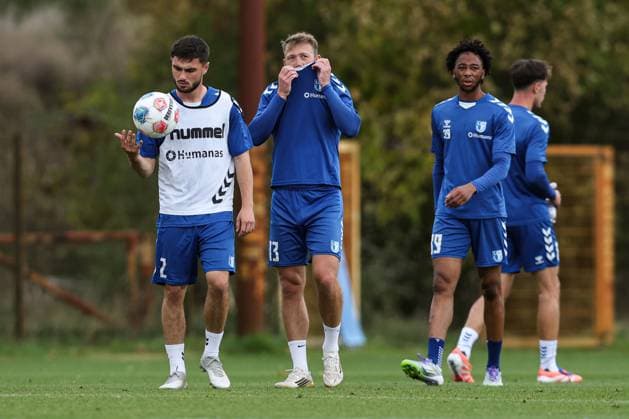 v.l. Samuel Loric (1. FC Magdeburg,2), Connor Krempicki (1. FC Magdeburg,13), Kandet Diawara (1. FC Magdeburg,39) - 2. Fußball Bundesliga Saison 2025-2026 Training 1. FC Magdeburg an der Avnet Arena in Magdeburg - Fußball,Mann,Männer,Deutschland,07.10.2025