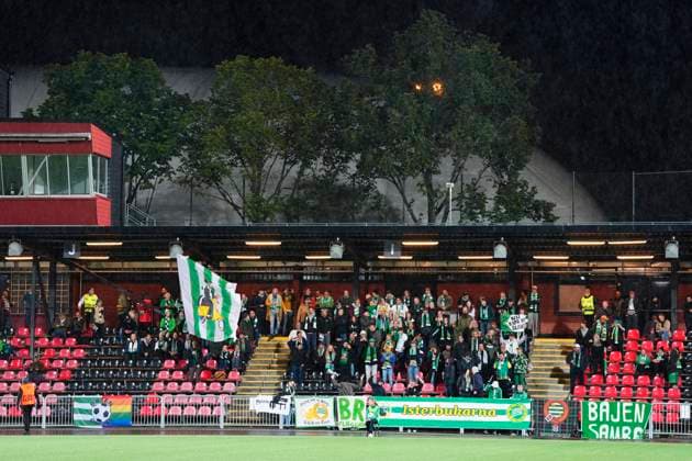 STOCKHOLM, SVERIGE 20251007 Hammarbys supportrar under tisdagens andra kvalomgang till Europa cup, match 1 i bäst av 2, mellan Hammarby IF och SK Brann pa Grimsta IP. STOCKHOLM SVERIGE x11288x