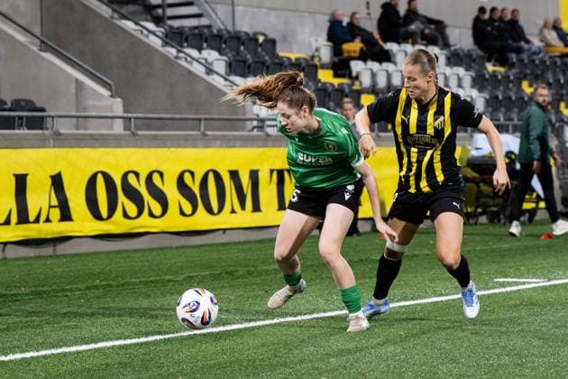 251007 Jagoda Cyraniak of Katowice and Anna Anvegard of Häcken during the Uefa WomenÂ s Europa Cup football match between Häcken and Katowice on October 7, 2025 in Gothenburg. Photo: Daniel Stiller BILDBYRAN kod DS DS0515 fotboll football soccer fotball europa cup häcken katowice uefa womenÂ s europa cup dam bbeng Copyright: DANIELxSTILLER BB251007DS014