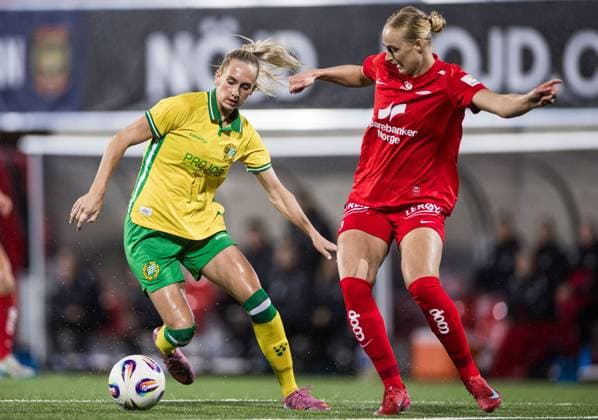 251007 Ellen Wangerheim of Hammarby and Mia Authen of Brann during the UEFA Women s Europa Cup football match between Hammarby and Brann on October 7, 2025 in Stockholm. Photo: Kenta Jönsson BILDBYRAN COP 210 KJ0277 fotboll football soccer fotball uefa womens europa cup hammarby brann women dam bbeng Copyright: KENTAxJÖNSSON BB251007KJ022