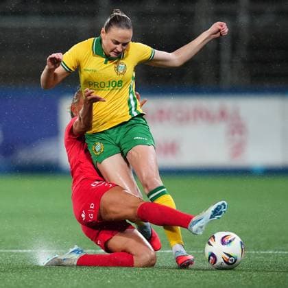 STOCKHOLM, SVERIGE 20251007 Hammarbys Vilde Hasund och Branns Ingrid Stenevik under tisdagens andra kvalomgang till Europa cup, match 1 i bäst av 2, mellan Hammarby IF och SK Brann pa Grimsta IP. STOCKHOLM SVERIGE x11288x