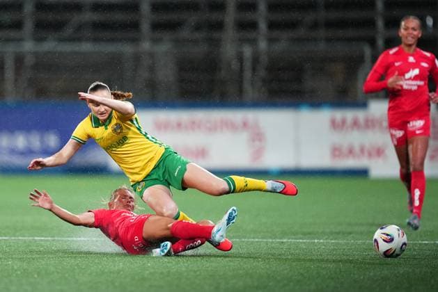 STOCKHOLM, SVERIGE 20251007 Hammarbys Vilde Hasund och Branns Ingrid Stenevik under tisdagens andra kvalomgang till Europa cup, match 1 i bäst av 2, mellan Hammarby IF och SK Brann pa Grimsta IP. STOCKHOLM SVERIGE x11288x