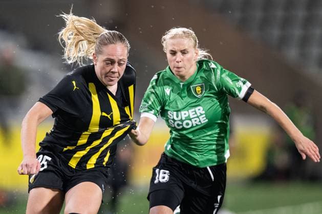 251007 Alice Bergström of Häcken and Nicola BrzÄ™czek of Katowice during the Uefa Women™s Europa Cup football match between Häcken and Katowice on October 7, 2025 in Gothenburg. Photo: Daniel Stiller BILDBYRAN kod DS DS0515 fotboll football soccer fotball europa cup häcken katowice uefa womenÂ s europa cup dam bbeng Copyright: DANIELxSTILLER BB251007DS017