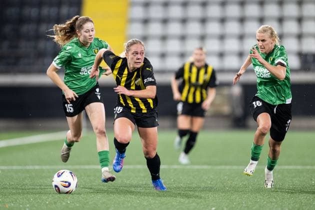 251007 Alice Bergström of Häcken against Jagoda Cyraniak and Nicola Brzeczek of Katowice during the Uefa Women s Europa Cup football match between Häcken and Katowice on October 7, 2025 in Gothenburg. Photo: Daniel Stiller BILDBYRAN kod DS DS0515 fotboll football soccer fotball europa cup häcken katowice uefa womenÂ s europa cup dam bbeng Copyright: DANIELxSTILLER BB251007DS020