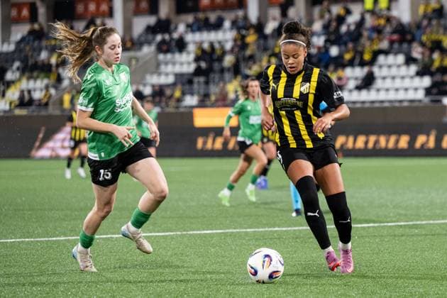 251007 Jagoda Cyraniak of Katowice and Felicia Schröder of Häcken during the Uefa Women s Europa Cup football match between Häcken and Katowice on October 7, 2025 in Gothenburg. Photo: Daniel Stiller BILDBYRAN kod DS DS0515 fotboll football soccer fotball europa cup häcken katowice uefa womenÂ s europa cup dam bbeng Copyright: DANIELxSTILLER BB251007DS021