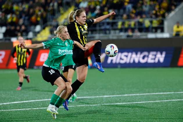 GÖTEBORG, SVERIGE 20251007 Katowices Nicola BrzÄ™czek och Häckens Alice Bergström under tisdagens andra kvalomgang till Europa cup, match 1 i bäst av 2, mellan BK Häcken och GKS Katowice pa Bravida Arena (Hisingen Arena). GÖTEBORG SVERIGE x9200x