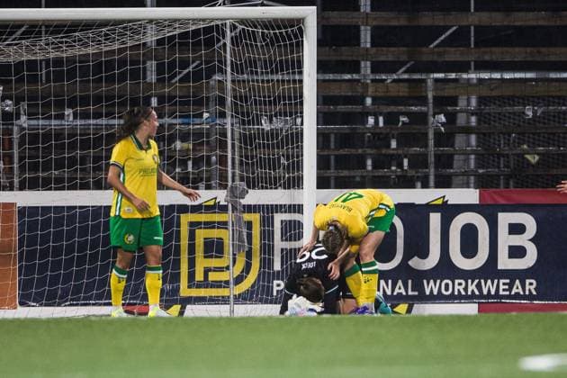251007 Goalkeeper Melina Loeck of Hammarby in pain during the UEFA Women s Europa Cup football match between Hammarby and Brann on October 7, 2025 in Stockholm. Photo: Kenta Jönsson BILDBYRAN COP 210 KJ0277 fotboll football soccer fotball uefa womens europa cup hammarby brann women dam bbeng skada Copyright: KENTAxJÖNSSON BB251007KJ030