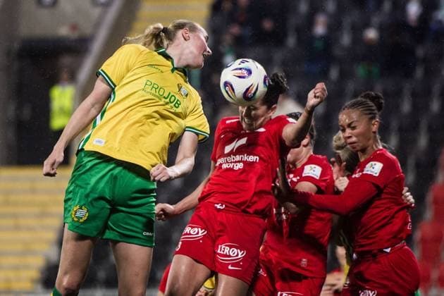 251007 Emelie Bragstad of Hammarby and Brenna Lovera of Brann during the UEFA Women s Europa Cup football match between Hammarby and Brann on October 7, 2025 in Stockholm. Photo: Kenta Jönsson BILDBYRAN COP 210 KJ0277 fotboll football soccer fotball uefa womens europa cup hammarby brann women dam bbeng Copyright: KENTAxJÖNSSON BB251007KJ036