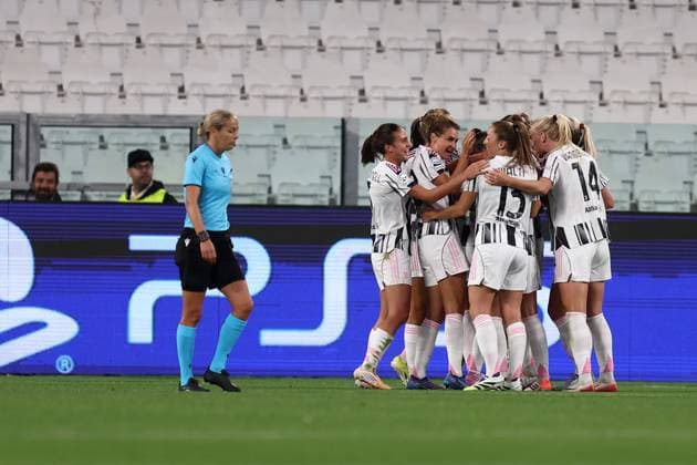 Juventus Fc v SL Benfica- UEFA Womens Champions League 2025 26 League Phase MD1 Cecilia Salvai of Juventus Fc celebrates with his team mates after scoring a goal during the UEFA Womens Champions League Phase MD1 match between Juventus Fc and SL Benficaat Allianz Stadium on October 7, 2025 in Turin, Italy . Torino Allianz Stadium Italy Copyright: xMarcoxCanonierox