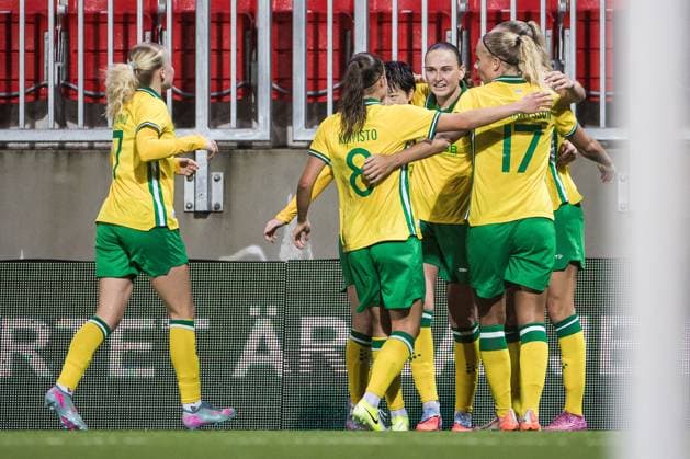 251007 Vilde Hasund of Hammarby celebrates with team mates after 1-0 during the UEFA Women s Europa Cup football match between Hammarby and Brann on October 7, 2025 in Stockholm. Photo: Kenta Jönsson BILDBYRAN COP 210 KJ0277 fotboll football soccer fotball uefa womens europa cup hammarby brann women dam bbeng jubel Copyright: KENTAxJÖNSSON BB251007KJ055