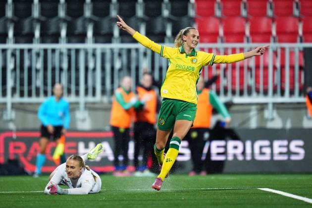 STOCKHOLM, SWEDEN 20251007 Hammarby s Ellen Wangerheim and Brann s Signe Gaupset during Tuesday s second qualifying round for the European Cup, match 1 in the best of 2, between Hammarby IF and SK Brann at Grimsta IP. STOCKHOLM SWEDEN x11288x