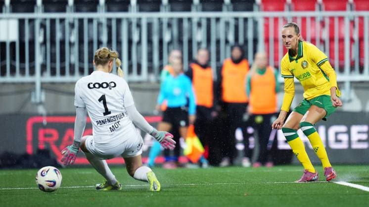 STOCKHOLM, SWEDEN 20251007 Hammarby s Ellen Wangerheim and Brann s Signe Gaupset during Tuesday s second qualifying round for the European Cup, match 1 in the best of 2, between Hammarby IF and SK Brann at Grimsta IP. STOCKHOLM SWEDEN x11288x