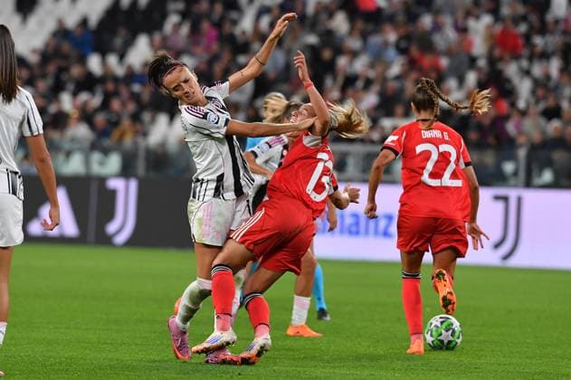 Foto IPP Massimo Rana Torino 07-10-2025 Calcio Champions League Femminile 2025 2026 Juventus-Benfica nella foto barbara bonansea e lucia alves Italy Photo Press - World Copyright italy ITALY  Copyright: xR4924_italyphotopressx