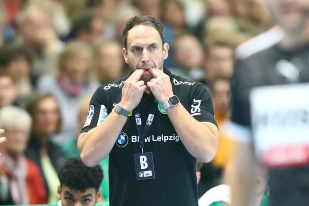 Leipzig, 04.10.2025, QUARTERBACK Immobilien ARENA, Handball, Männer, Saison 2025 2026, Bundesliga , SC DHfK Leipzig - SG Flensburg-Handewitt , Im Bild: Trainer Raul Alonso (Leipzig) ,