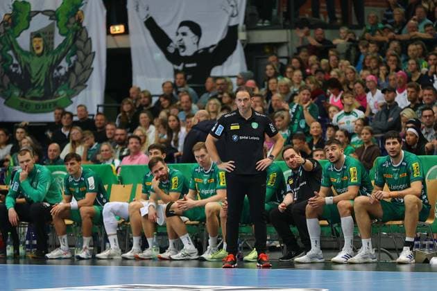 Leipzig, 04.10.2025, QUARTERBACK Immobilien ARENA, Handball, Männer, Saison 2025 2026, Bundesliga , SC DHfK Leipzig - SG Flensburg-Handewitt 24:42 (11:21), Im Bild: Trainer Raul Alonso (Leipzig) ,