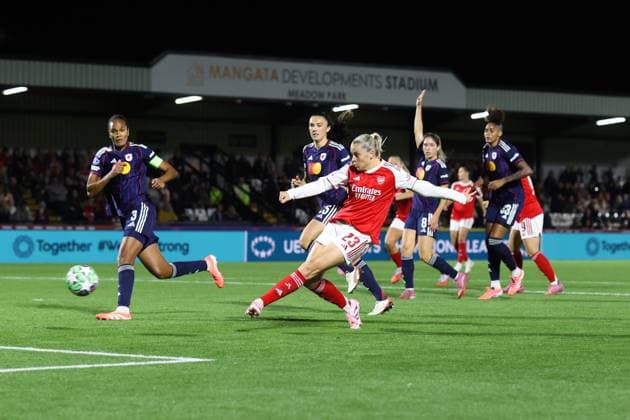 Arsenal v OL Lyonnes 07 October 2025, Boreham Wood - UEFA Women™s Champions League - Arsenal v OL Lyonnes Women - Alessia Russo of Arsenal scores the opening goal - Photo: Charlotte Wilson Offside. Boreham Wood UK Copyright: xCharlottexWilsonx xOffsidexOffside