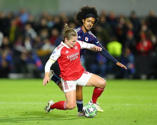 Borehamwood, England, October 07 2025: Kim Little (10 Arsenal) is fouled by Lily Yohannes (20 OL Lyonnes) during the UEFA Womens Champions League game between Arsenal and OL Lyonnes at Mangata Developments Stadium Meadow Park in Borehamwood, England. (Photo by Jay Patel Sports Press Photo SPP) Copyright: xJayxPatel SportsxPressxPhoto SPPx Sportspressphoto_SPR39815