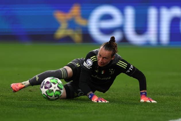 Juventus Fc v SL Benfica - UEFA Women Champions League 2025 26 League Phase MD1 Pauline Peyraud-Magnin of Juventus Fc in action during the UEFA Women Champions League Phase MD1 match between Juventus Fc and SL Benfica at Allianz Stadium on October 7, 2025 in Turin, Italy . Torino Allianz Stadium Italy Copyright: xMarcoxCanonierox