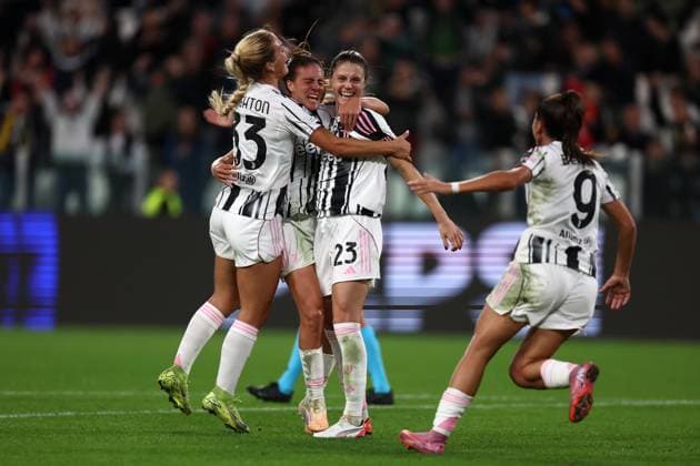 Juventus Fc v SL Benfica - UEFA Women Champions League 2025 26 League Phase MD1 Cecilia Salvai of Juventus Fc celebrates with her team mates after scoring a goal during the UEFA Women Champions League Phase MD1 match between Juventus Fc and SL Benfica at Allianz Stadium on October 7, 2025 in Turin, Italy . Torino Allianz Stadium Italy Copyright: xMarcoxCanonierox