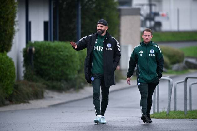 Trainer Miron Muslic (FC Schalke 04), Eddie Lattimore (Co Trainer FC Schalke 04), v.li. 08.10.2025, Fussball 2. Bundesliga, Saison 2025 2026, Training FC Schalke 04 Gelsenkirchen Nordrhein Westfalen Deutschland