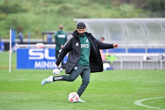 Trainer Miron Muslic (FC Schalke 04) 08.10.2025, Fussball 2. Bundesliga, Saison 2025 2026, Training FC Schalke 04 Gelsenkirchen Nordrhein Westfalen Deutschland