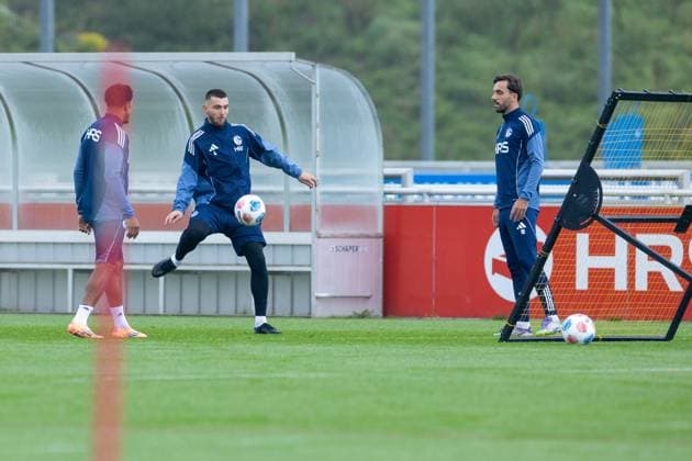 08.10.2025, Fussball, Saison 2025 2026, Training FC Schalke 04, v. l. Hasan Kurucay (FC Schalke 04), Kenan Karaman (FC Schalke 04), Gelsenkirchen Trainingsgelände FC Schalke 04 NRW Deutschland xRHR-FOTO YYx Copyright: RHR-FOTOx RHR-FOTO YY