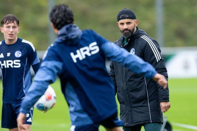 08.10.2025, Fussball, Saison 2025 2026, Training FC Schalke 04, Trainer Miron Muslic (FC Schalke 04), Gelsenkirchen Trainingsgelände FC Schalke 04 NRW Deutschland xRHR-FOTO YYx Copyright: RHR-FOTOx RHR-FOTO YY