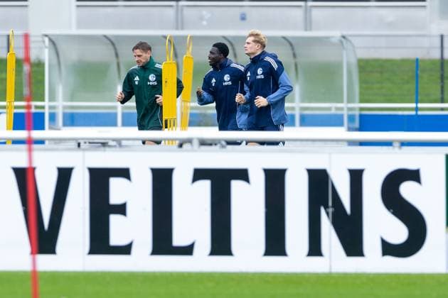 08.10.2025, Fussball, Saison 2025 2026, Training FC Schalke 04, v. l. Zaid Tchibara (FC Schalke 04), Peter Remmert (FC Schalke 04), Gelsenkirchen Trainingsgelände FC Schalke 04 NRW Deutschland xRHR-FOTO YYx Copyright: RHR-FOTOx RHR-FOTO YY