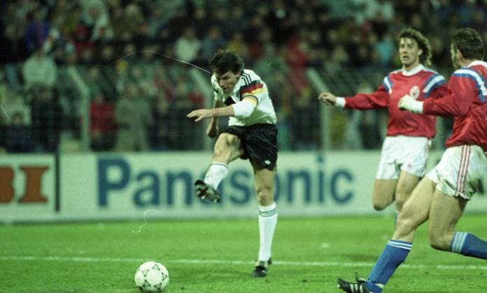 18.12.91 Deutschland - Luxemburg Deutschland, Leverkusen, 18.12.1991, Fussball, EM-Qualifikation, Deutschland - Luxemburg (4:0): Lothar Matthäus (Deutschland). *** 18 12 91 Germany Luxembourg Germany, Leverkusen, 18 12 1991, Football, European Championship qualification, Germany Luxembourg 4 0 Lothar Matthäus Germany