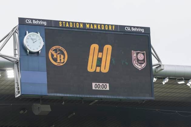 Anzeigetafel vor Spielbeginn , Schweiz, Frauen Fussball, UEFA Women s Europa Cup, Second qualifying round, BSC YB Frauen vs. SFK 2000 Sarajewo, 08.10.2025, Stadion Wankdorf, Bern, Schweiz Bern Stadion Wankdorf Kanton Bern Schweiz Copyright: xGrantxHubbsx