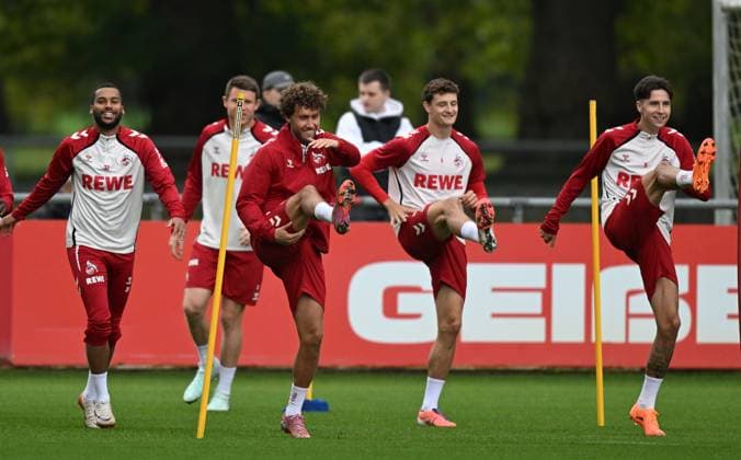 08.10.2025, xophax, Fussball , Fussball-Bundesliga 1.FC Köln Saison 2025 2026 Training V.l.n.rechts : Linton Maina , Dominique Heintz , Luca Waldschmidt , Eric Martel und Denis Huseinbasic (DFL DFB REGULATIONS PROHIBIT ANY USE OF PHOTOGRAPHS as IMAGE SEQUENCES and or QUASI-VIDEO) Koeln